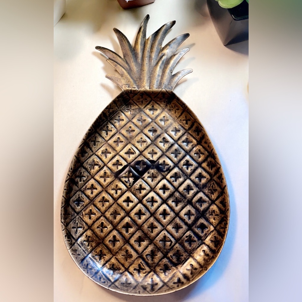 Pineapple Trinket Dish. Gold Color